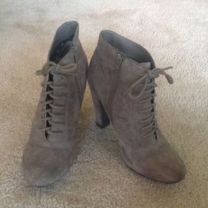 Super CUTE Gray lace-up booties
